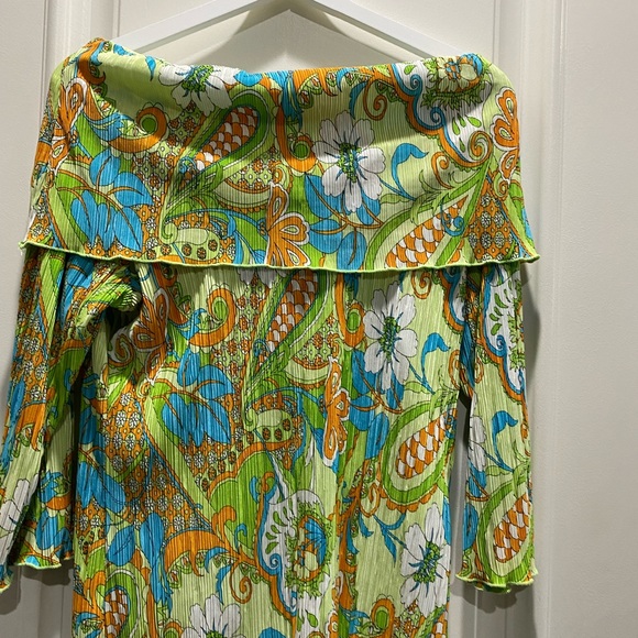 Beautiful Blouse - Picture 3 of 6